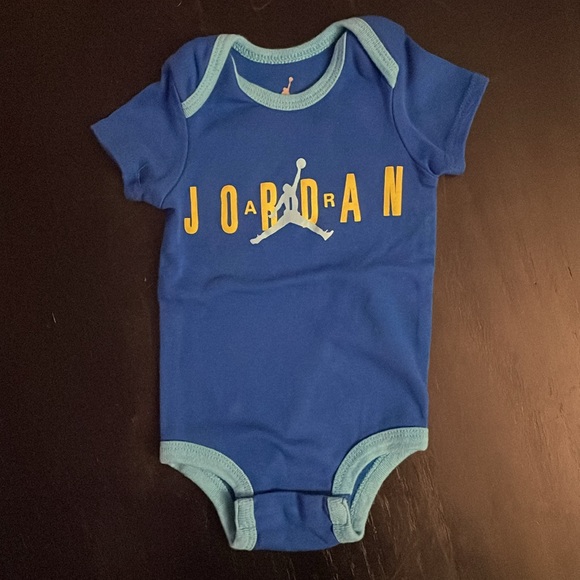 Jordan onesie 0-6M - Picture 4 of 4